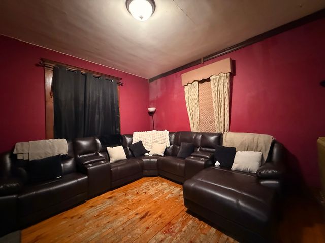 319 W Washington Street, Clinton, IL 61727