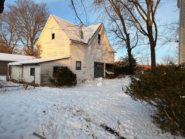 319 W Washington Street, Clinton, IL 61727