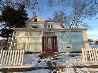 319 W Washington Street, Clinton, IL 61727