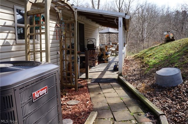 2742 Laurel Creek Road, Waverly, WV 26184