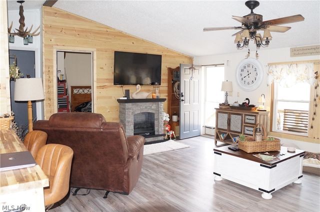 2742 Laurel Creek Road, Waverly, WV 26184