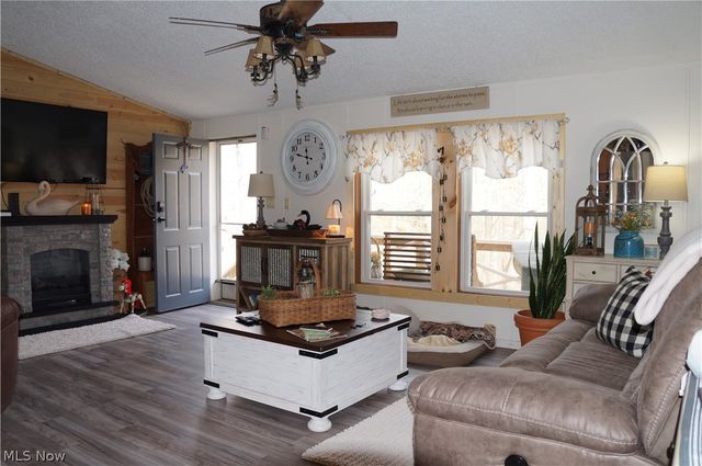 2742 Laurel Creek Road, Waverly, WV 26184