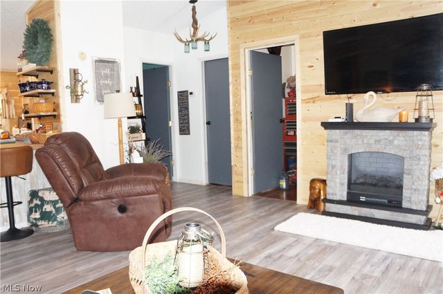 2742 Laurel Creek Road, Waverly, WV 26184