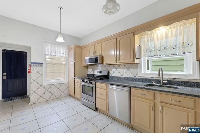 53 Oakwood Avenue, Kearny, NJ 07032