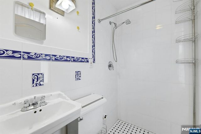 53 Oakwood Avenue, Kearny, NJ 07032