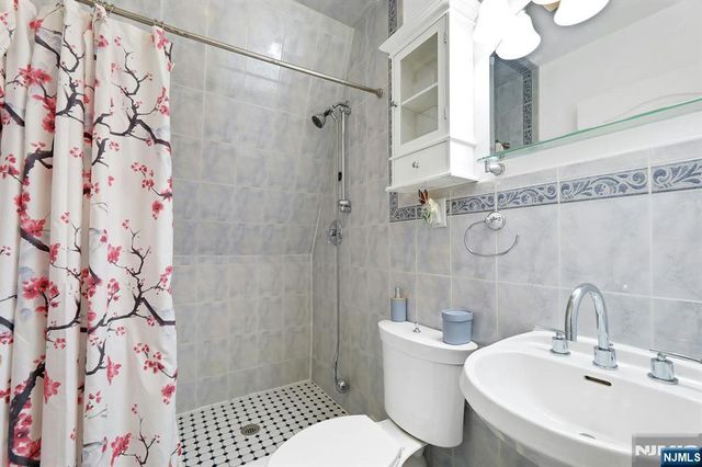 53 Oakwood Avenue, Kearny, NJ 07032