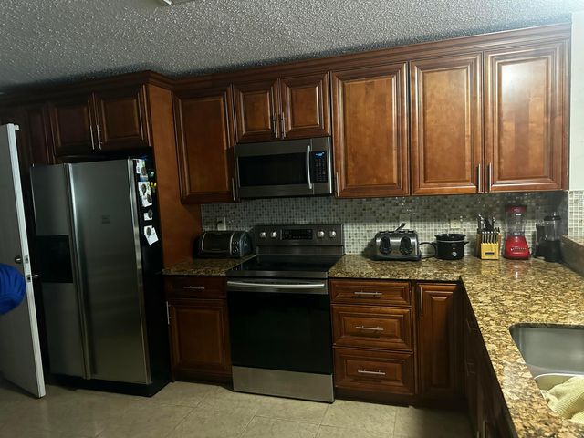 4140 Pine Hollow Circle, Greenacres, FL 33463
