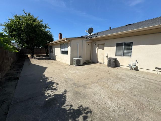 2300 Drew Ave, Turlock, CA 95382