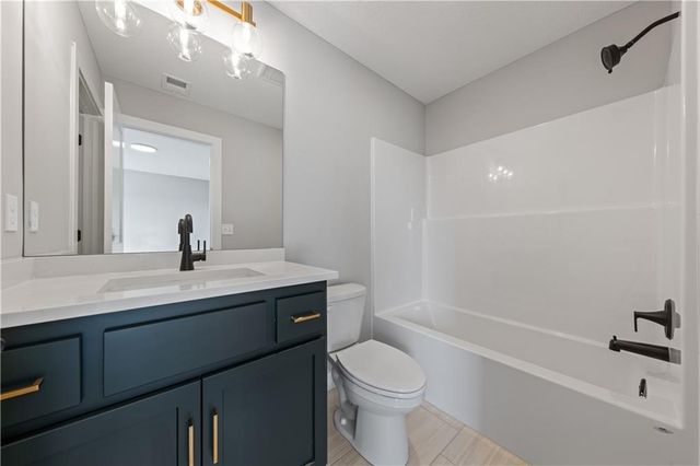 17174 S Heatherwood Street, Olathe, KS 66062