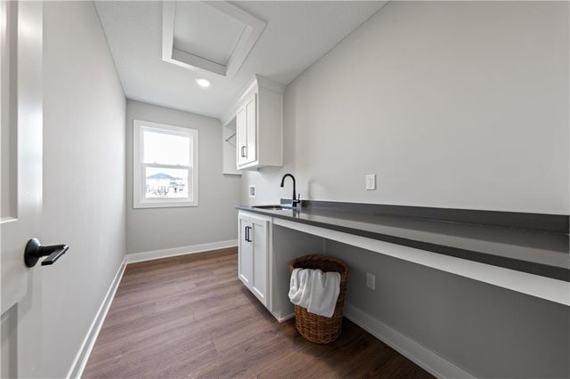 17174 S Heatherwood Street, Olathe, KS 66062