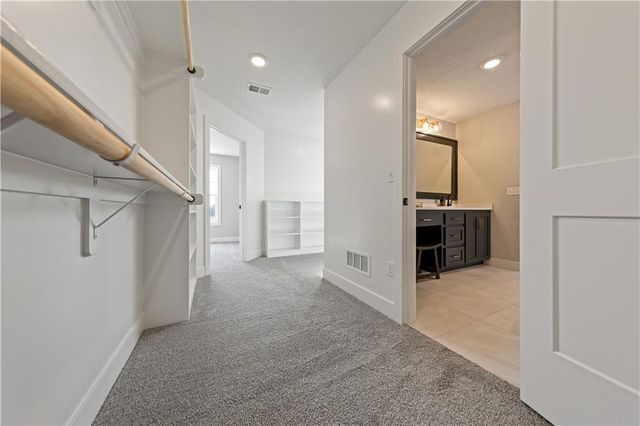 17174 S Heatherwood Street, Olathe, KS 66062