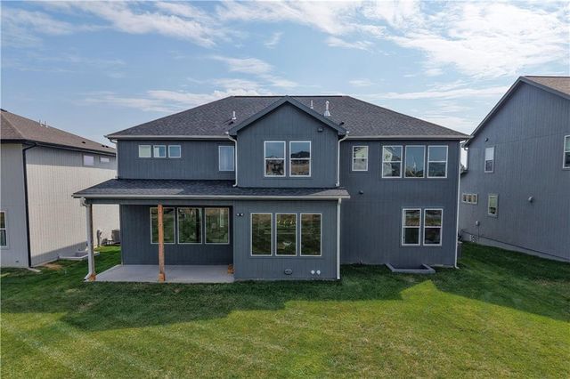 17174 S Heatherwood Street, Olathe, KS 66062