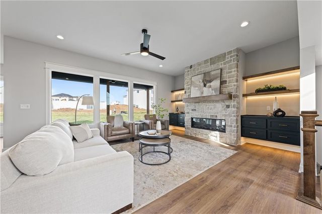 17174 S Heatherwood Street, Olathe, KS 66062