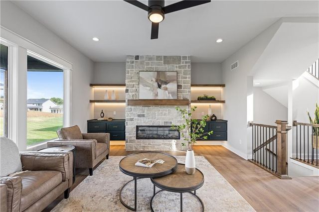 17174 S Heatherwood Street, Olathe, KS 66062