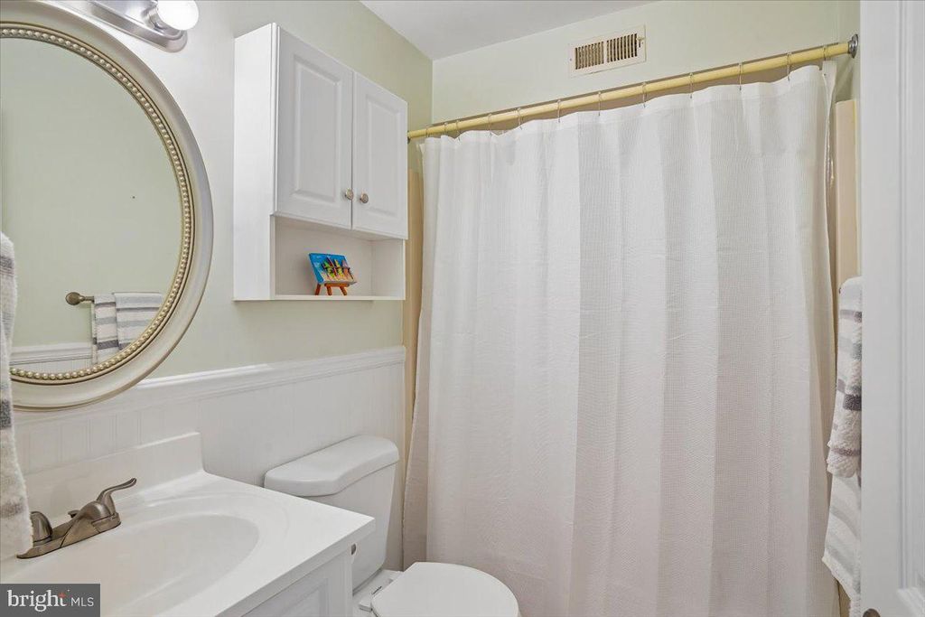 Image 11 of property listing at 204 33RD ST #30302, Ocean City, MD 21842