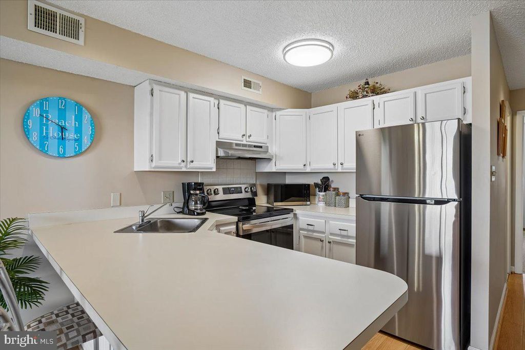 Image 4 of property listing at 204 33RD ST #30302, Ocean City, MD 21842