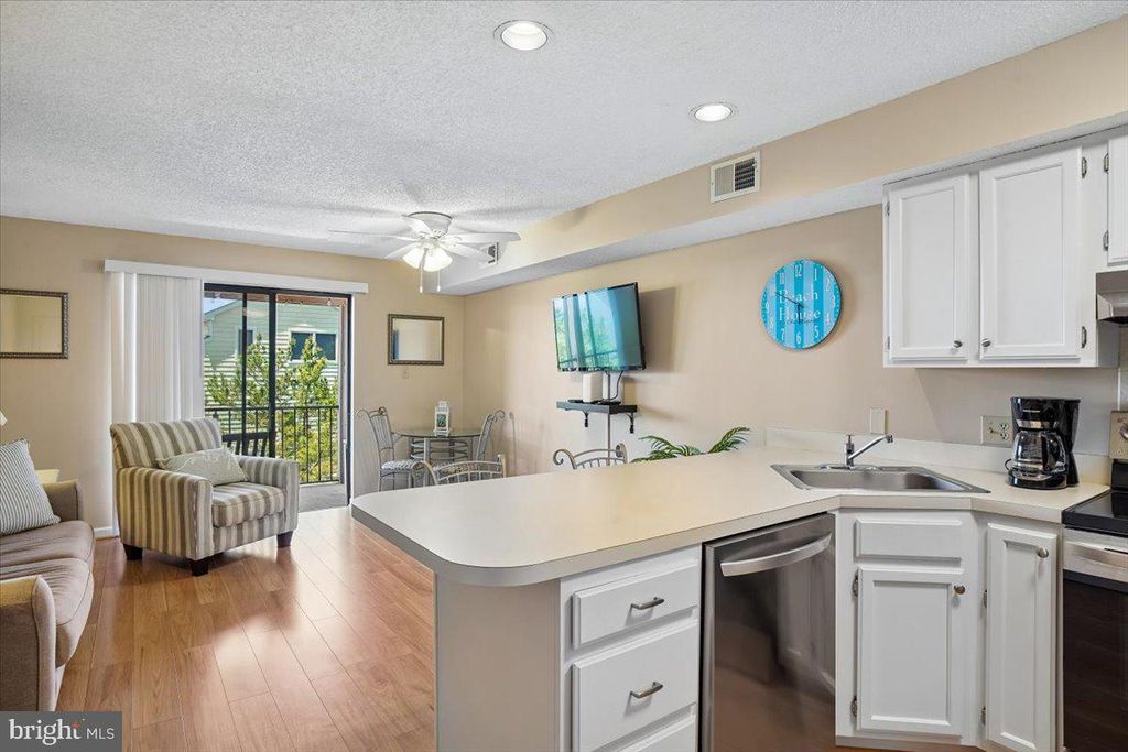Image 5 of property listing at 204 33RD ST #30302, Ocean City, MD 21842