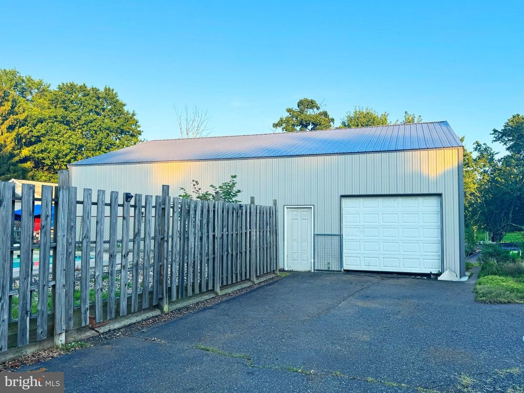 52 W BROAD ST, TRUMBAUERSVILLE, PA 18970 — photo 3