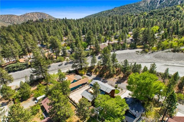 1880 Blackbird Rd., Wrightwood, CA 92397