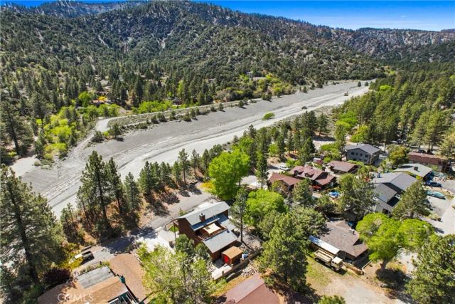 1880 Blackbird Rd., Wrightwood, CA 92397