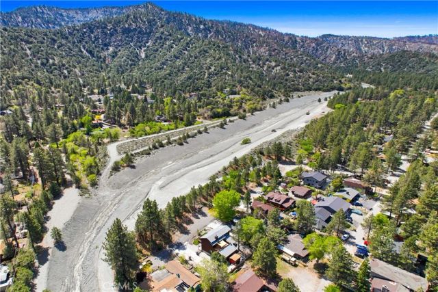 1880 Blackbird Rd., Wrightwood, CA 92397