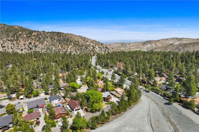 1880 Blackbird Rd., Wrightwood, CA 92397
