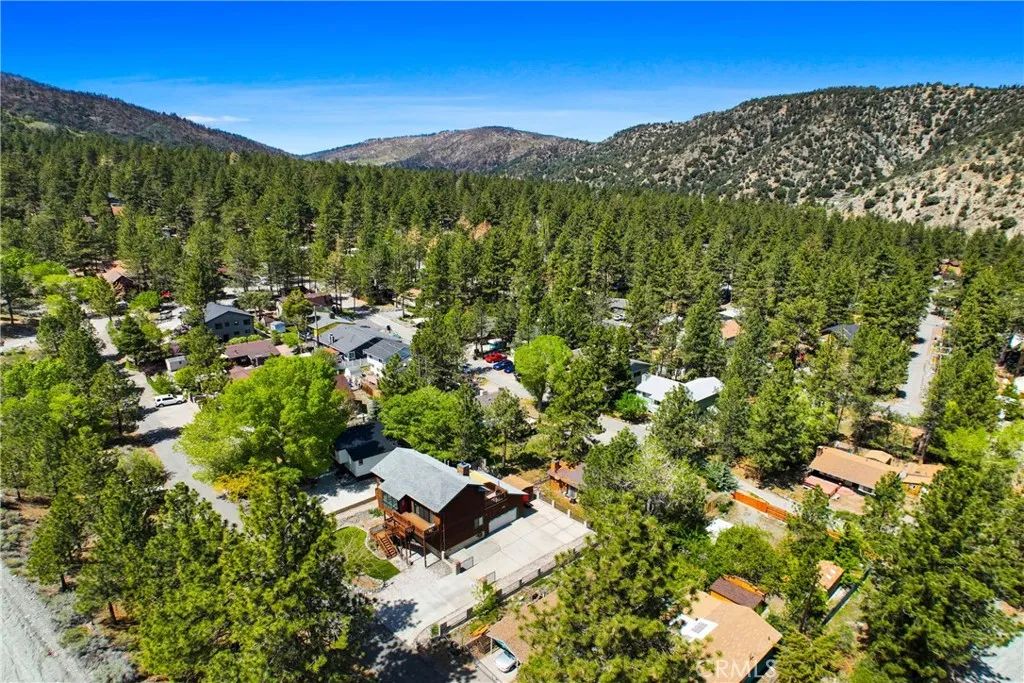 1880 Blackbird Rd., Wrightwood, CA 92397