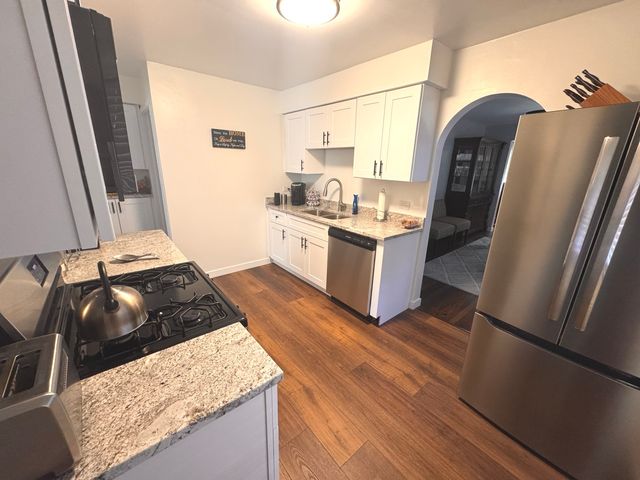 1314 S Cora Street, Des Plaines, IL 60018