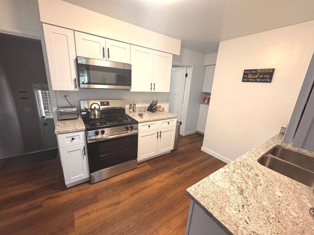 1314 S Cora Street, Des Plaines, IL 60018