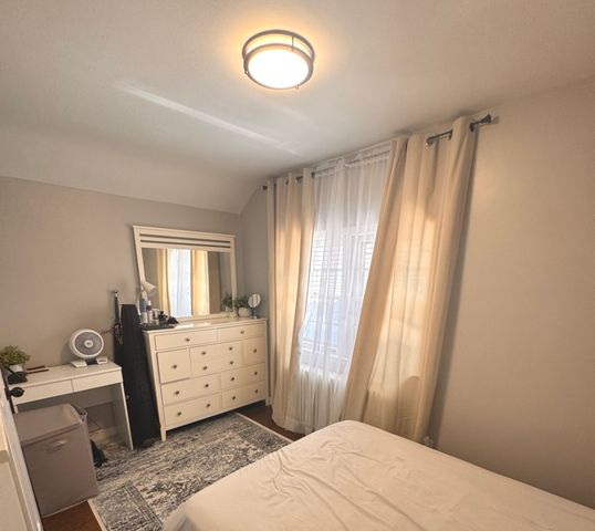 1314 S Cora Street, Des Plaines, IL 60018