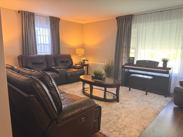 1314 S Cora Street, Des Plaines, IL 60018