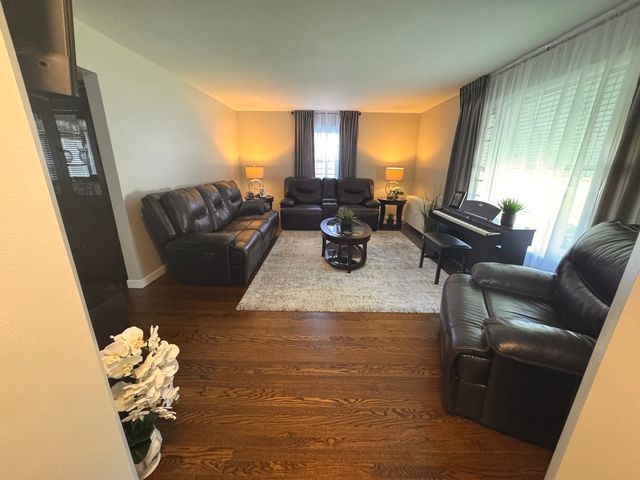 1314 S Cora Street, Des Plaines, IL 60018
