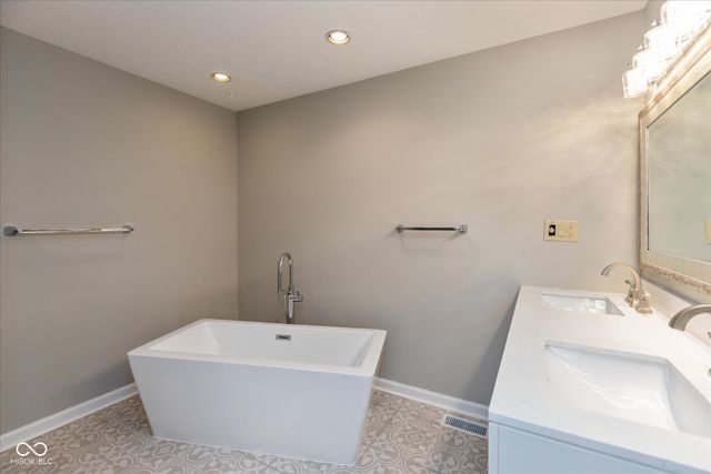 8955 Stonegate Road A, Indianapolis, IN 46227