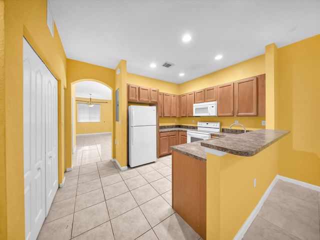 21223 NW 14th Place 324, Miami Gardens, FL 33169