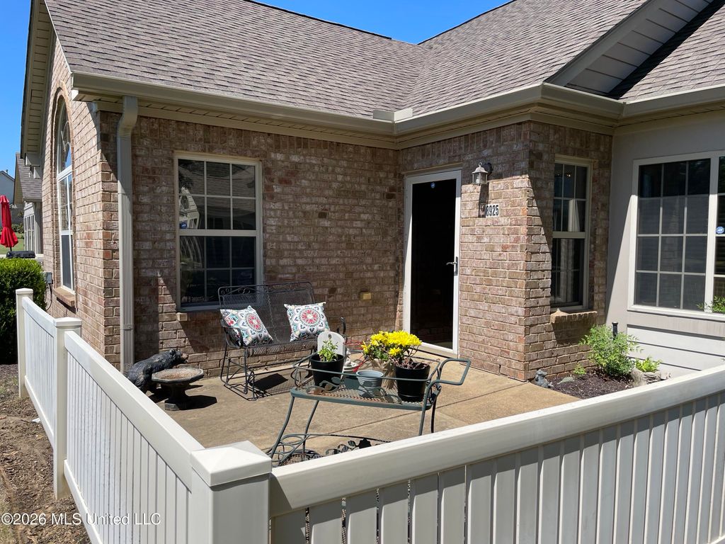 8925 Oak Branch Lane, Olive Branch, MS 38654 — exterior