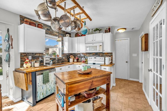 6437 Greenspire Place, Indianapolis, IN 46221