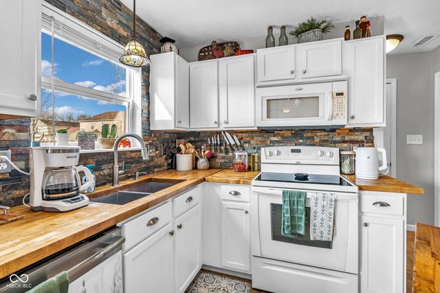 6437 Greenspire Place, Indianapolis, IN 46221