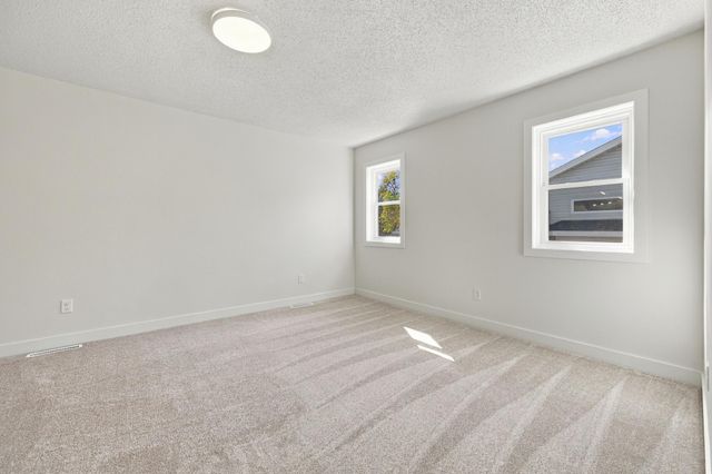 2319 35th Avenue S, Fargo, ND 58104