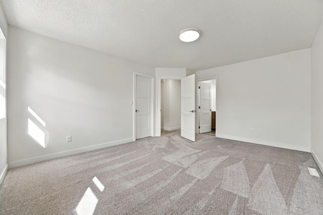 2319 35th Avenue S, Fargo, ND 58104