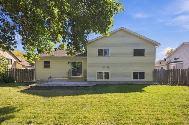 2319 35th Avenue S, Fargo, ND 58104