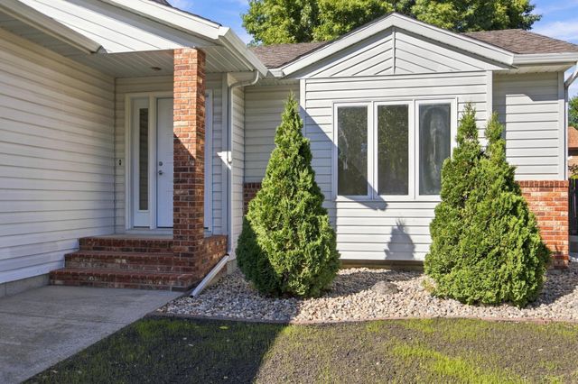 2319 35th Avenue S, Fargo, ND 58104