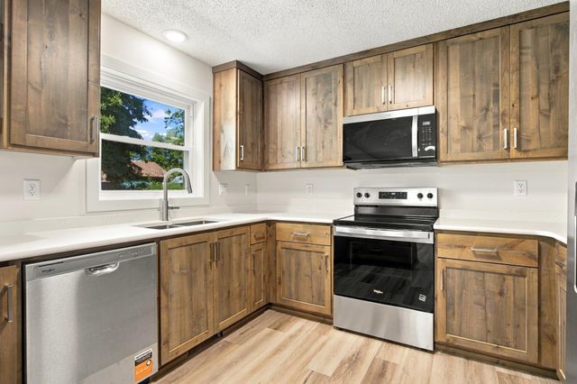 2319 35th Avenue S, Fargo, ND 58104