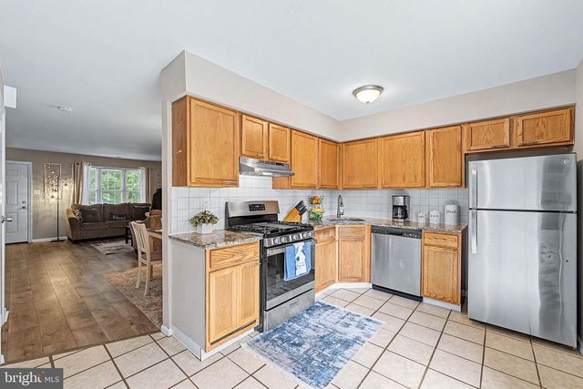 2 HATHAWAY DR, Sicklerville, NJ 08081