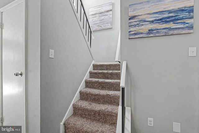 2 HATHAWAY DR, Sicklerville, NJ 08081