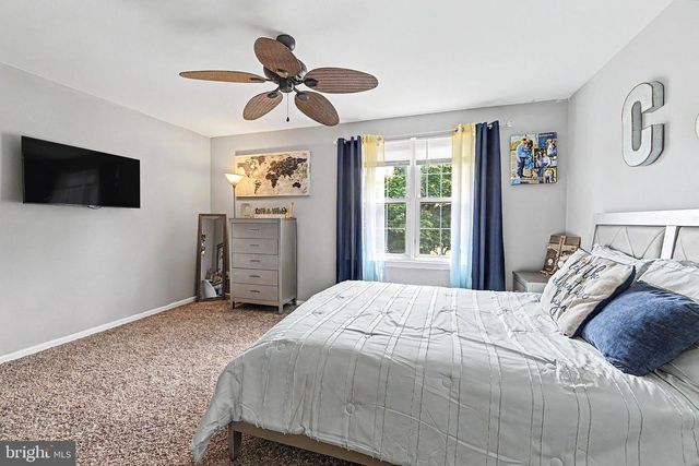 2 HATHAWAY DR, Sicklerville, NJ 08081