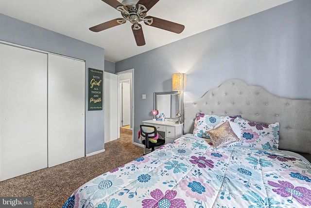 2 HATHAWAY DR, Sicklerville, NJ 08081