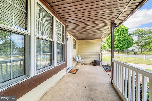 2 HATHAWAY DR, Sicklerville, NJ 08081