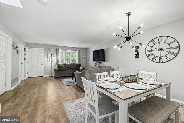 2 HATHAWAY DR, Sicklerville, NJ 08081