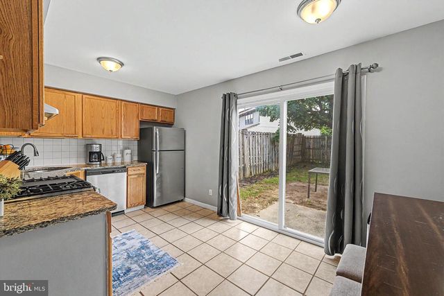 2 HATHAWAY DR, Sicklerville, NJ 08081