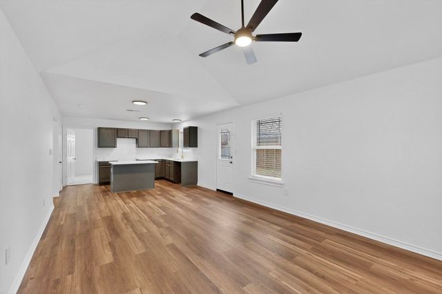 1306 Oak Street, Mckinney, TX 75069